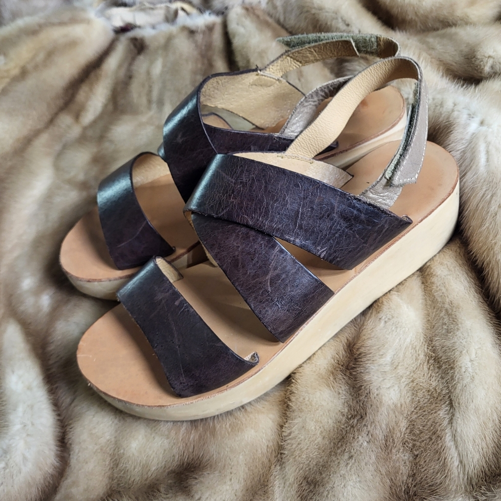 Koolaburra Margaux Saddle Sandals - Picture 9 of 12